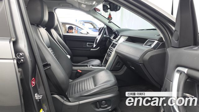 Land Rover Discovery Sport 2.0 TD4 HSE Luxury 2018 — фото 11