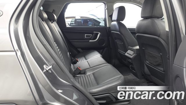 Land Rover Discovery Sport 2.0 TD4 HSE Luxury 2018 — фото 12