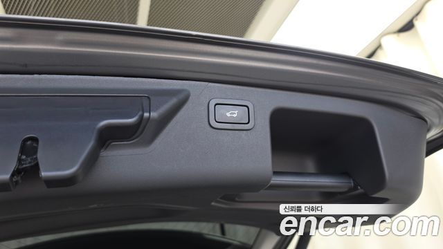 Land Rover Discovery Sport 2.0 TD4 HSE Luxury 2018 — фото 16