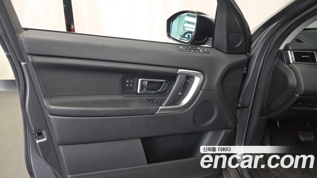 Land Rover Discovery Sport 2.0 TD4 HSE Luxury 2018 — фото 24