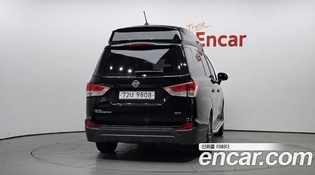 KG Mobility (SsangYong) Korando Turismo 4WD Chateau 11-seater 2014 — фото 4