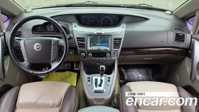 KG Mobility (SsangYong) Korando Turismo 4WD Chateau 11-seater 2014 — фото 7