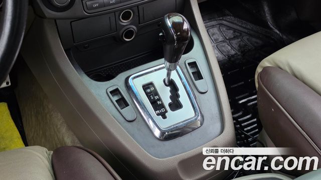 KG Mobility (SsangYong) Korando Turismo 4WD Chateau 11-seater 2014 — фото 9