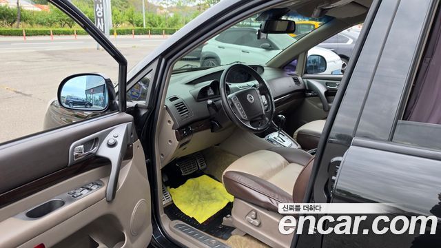 KG Mobility (SsangYong) Korando Turismo 4WD Chateau 11-seater 2014 — фото 10