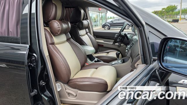 KG Mobility (SsangYong) Korando Turismo 4WD Chateau 11-seater 2014 — фото 11