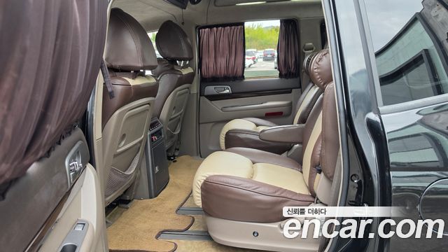 KG Mobility (SsangYong) Korando Turismo 4WD Chateau 11-seater 2014 — фото 12