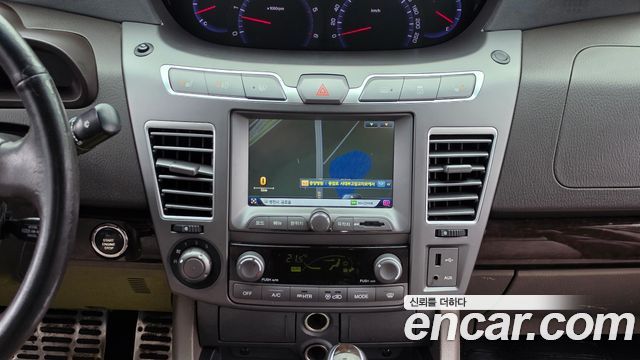 KG Mobility (SsangYong) Korando Turismo 4WD Chateau 11-seater 2014 — фото 15