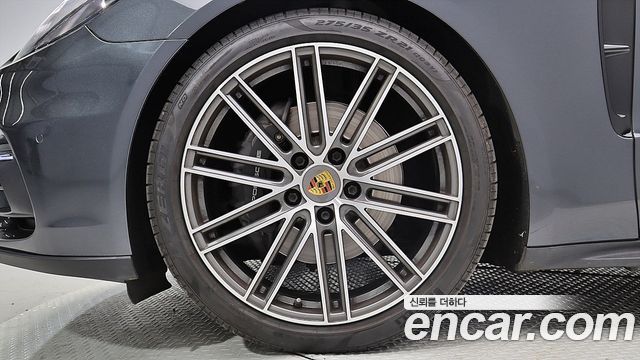 Porsche Panamera (971) 3.0 AWD 2018 — фото 5