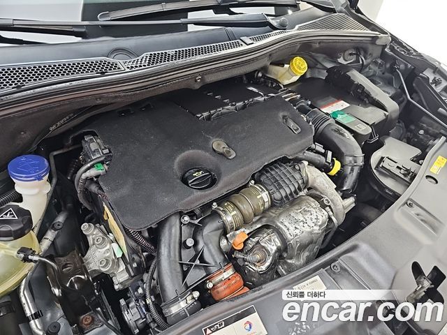 Peugeot 2008 1.6 e-HDi Feline L 2015 — фото 6
