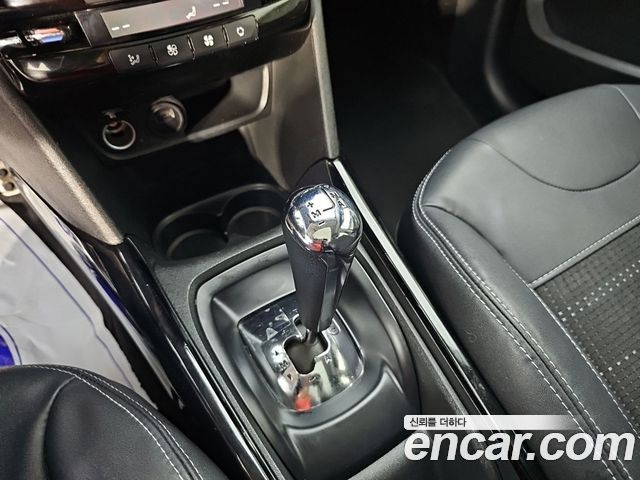 Peugeot 2008 1.6 e-HDi Feline L 2015 — фото 8