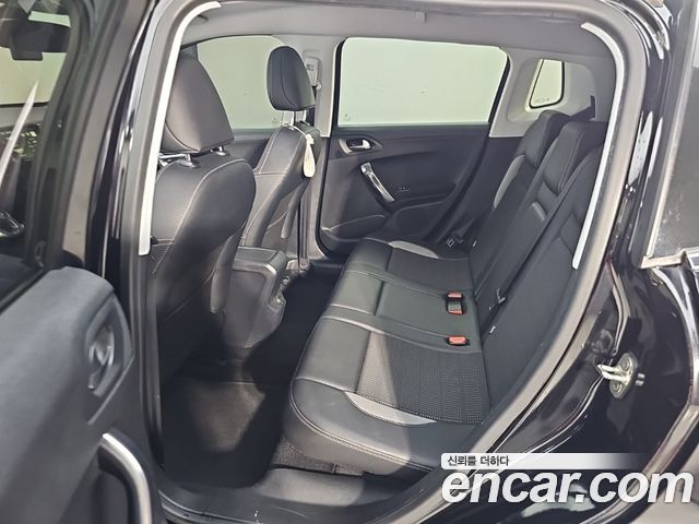 Peugeot 2008 1.6 e-HDi Feline L 2015 — фото 16