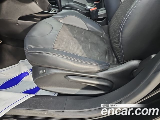 Peugeot 2008 1.6 e-HDi Feline L 2015 — фото 21