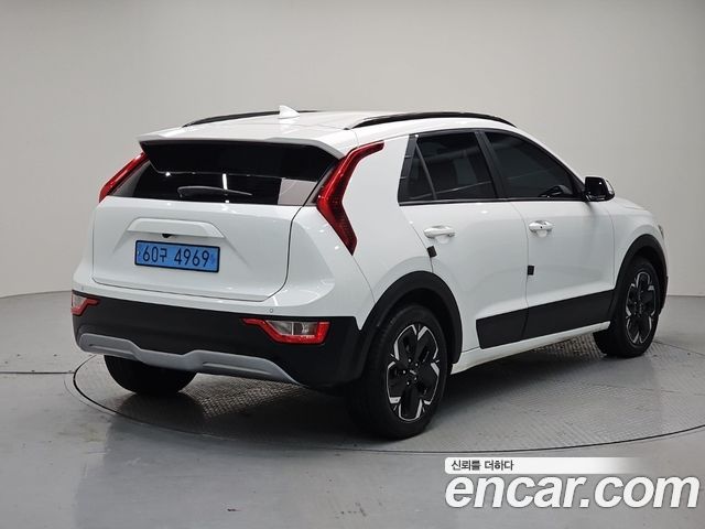 Kia Niro EV Air 2023 — фото 4