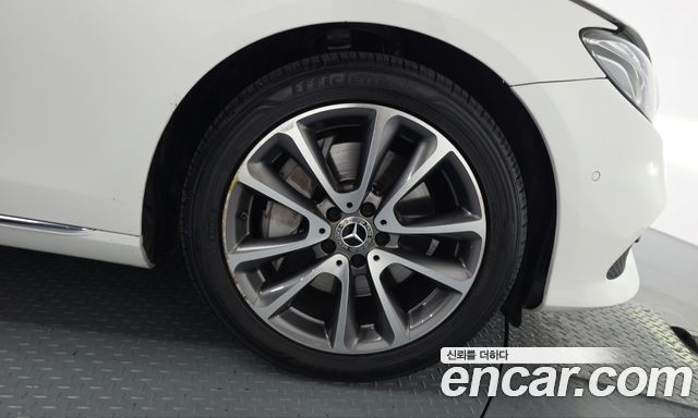 Mercedes-Benz E-Class (W213) E300 4MATIC Avnatgarde 2019 — фото 21