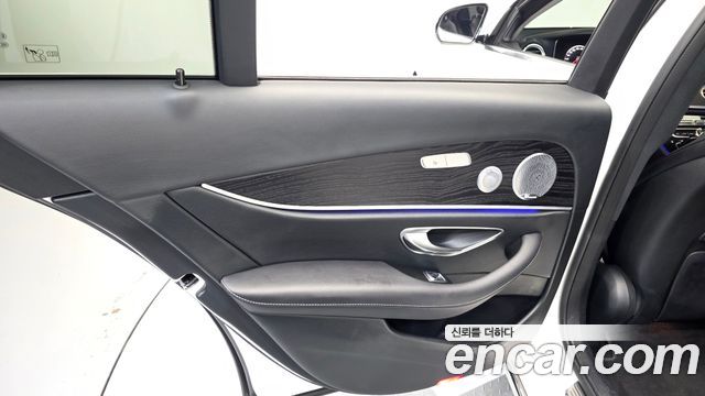 Mercedes-Benz E-Class (W213) E300 4MATIC Avnatgarde 2019 — фото 25