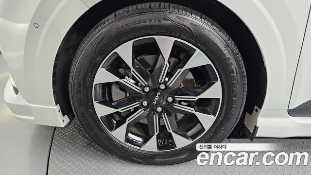 Kia Carnival (IV) Gasoline 7-seater Limousine(Special vehicle) 2023 — фото 5