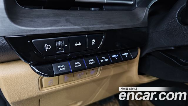 Kia Carnival (IV) Gasoline 7-seater Limousine(Special vehicle) 2023 — фото 14