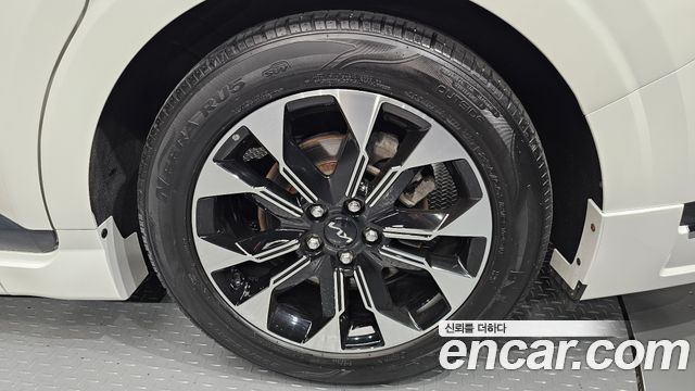 Kia Carnival (IV) Gasoline 7-seater Limousine(Special vehicle) 2023 — фото 21