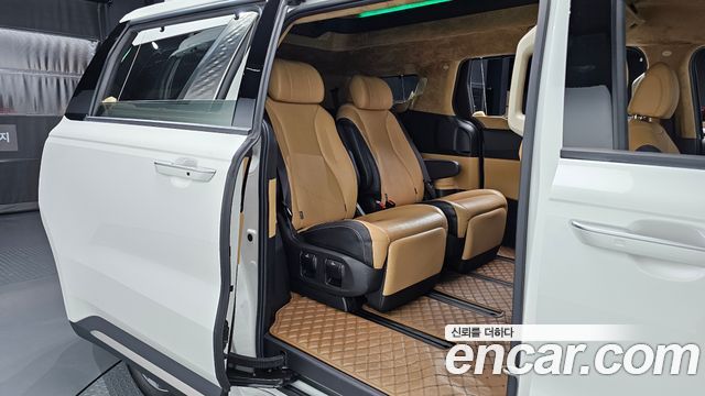 Kia Carnival (IV) Gasoline 7-seater Limousine(Special vehicle) 2023 — фото 26