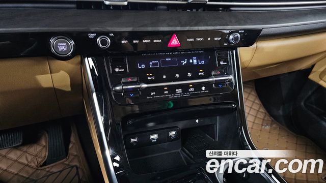 Kia Carnival (IV) Gasoline 7-seater Limousine(Special vehicle) 2023 — фото 29