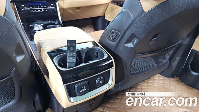 Kia Carnival (IV) Gasoline 7-seater Limousine(Special vehicle) 2023 — фото 30