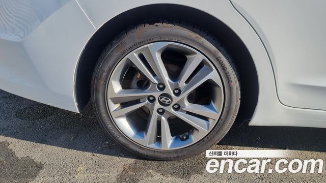 Hyundai Avante (AD) 1.6 e-VGT SMART 2016 — фото 4