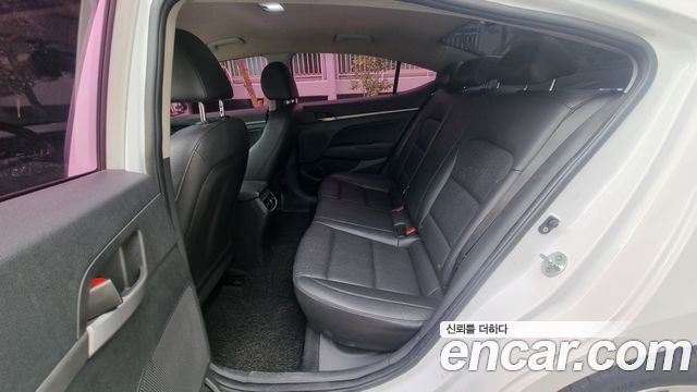 Hyundai Avante (AD) 1.6 e-VGT SMART 2016 — фото 11