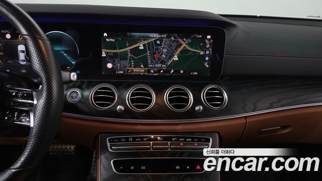 Mercedes-Benz E-Class (W213) E220d 4MATIC AMG Line 2021 — фото 16