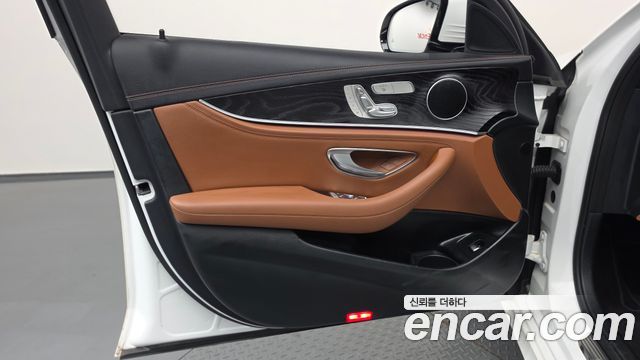 Mercedes-Benz E-Class (W213) E220d 4MATIC AMG Line 2021 — фото 30