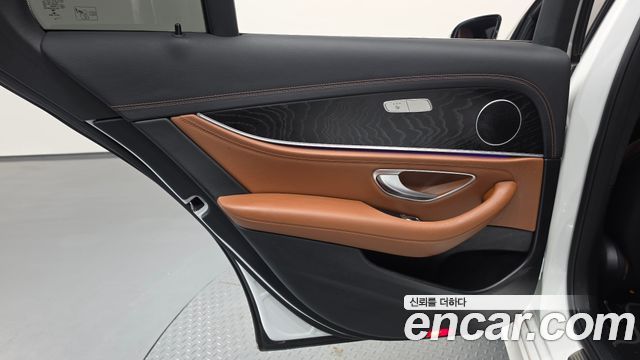 Mercedes-Benz E-Class (W213) E220d 4MATIC AMG Line 2021 — фото 31