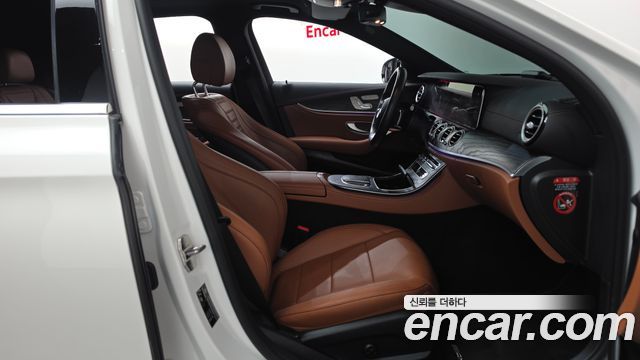 Mercedes-Benz E-Class (W213) E220d 4MATIC AMG Line 2021 — фото 32