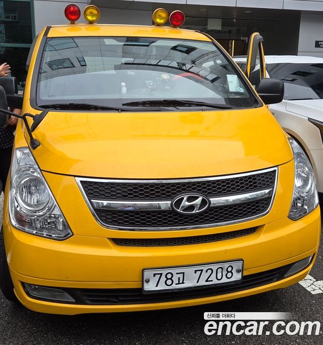 Hyundai Grand Starex Guard car of children