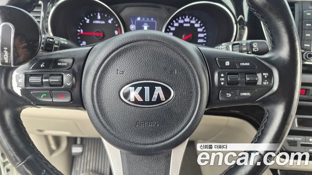 Kia Carnival 9-seater Prestige 2016 — фото 9
