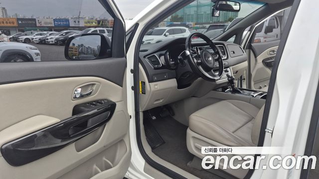 Kia Carnival 9-seater Prestige 2016 — фото 15