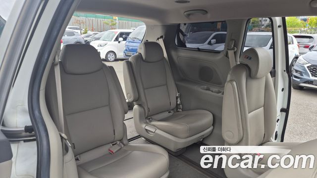 Kia Carnival 9-seater Prestige 2016 — фото 22