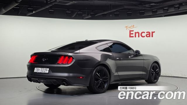 Ford Mustang Coupe 2017 — фото 2