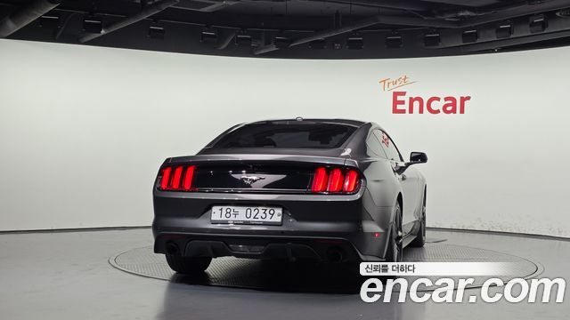 Ford Mustang Coupe 2017 — фото 4