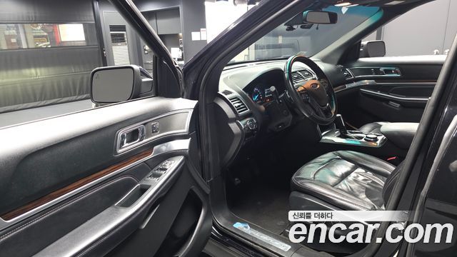 Ford Explorer 2.3 Limited 4WD 5th 2017 — фото 10