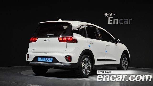 Kia Niro Plus Light (Taxi Trim) 2023 — фото 2