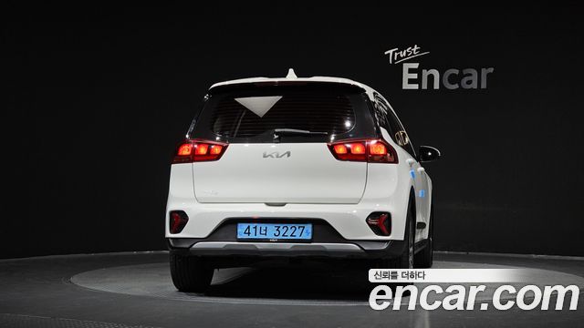 Kia Niro Plus Light (Taxi Trim) 2023 — фото 4