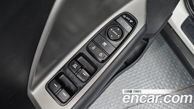 Kia Niro Plus Light (Taxi Trim) 2023 — фото 12