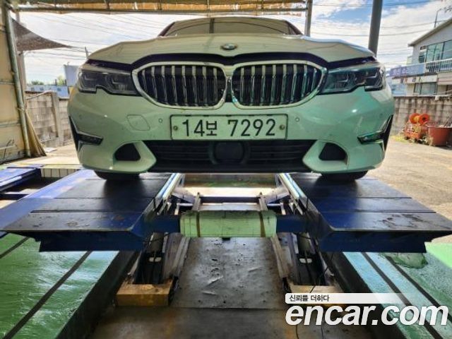 BMW 3 Series (G20) 330i xDrive Luxury