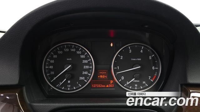 BMW 3 Series (E90) 320i Sedan CP 2011 — фото 8
