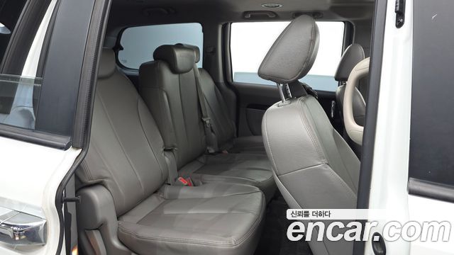 Kia Carnival R New Carnival Limousine GLX High-Deluxe 2014 — фото 11