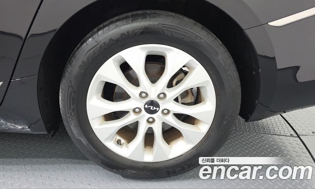 Kia K8 2.5 Gasoline 2WD Noblesse 2022 — фото 21