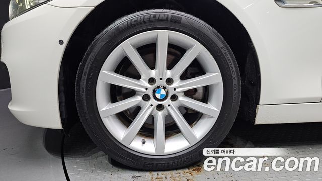 BMW 5 Series (F10) 528i 2015 — фото 5
