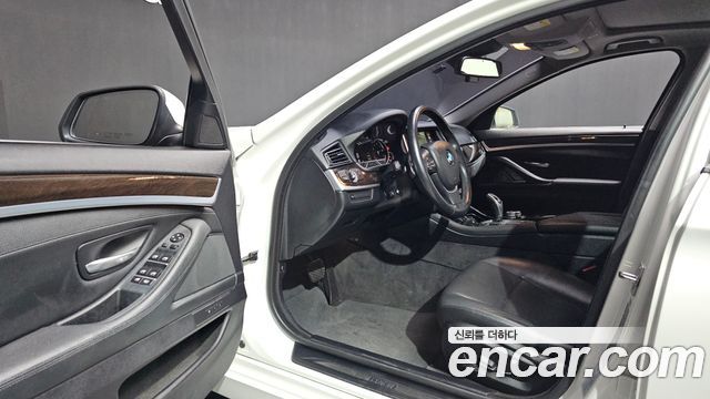 BMW 5 Series (F10) 528i 2015 — фото 10