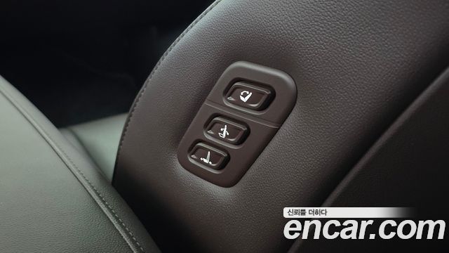 Hyundai Grandeur (GN7) 2,5 Gasoline 2WD Exclusive 2024 — фото 18