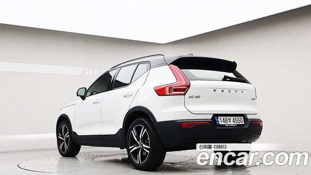 Volvo XC40 B4 R-Design 2021 — фото 2