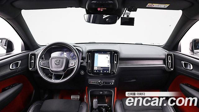 Volvo XC40 B4 R-Design 2021 — фото 5